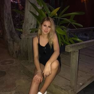 Meet your Posher, Lydia